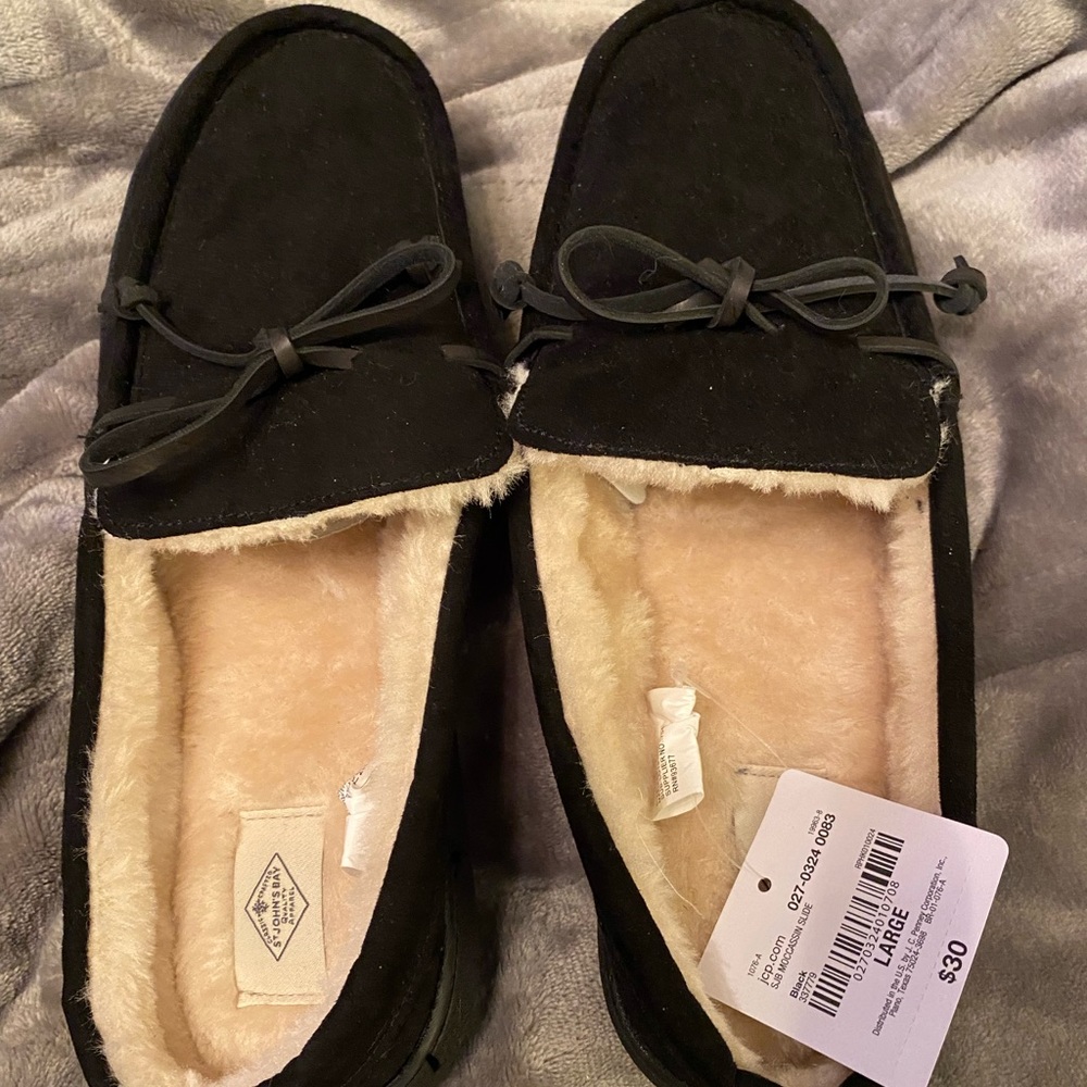 At John’s Bay moccasin house shoes, NWT, Size Large